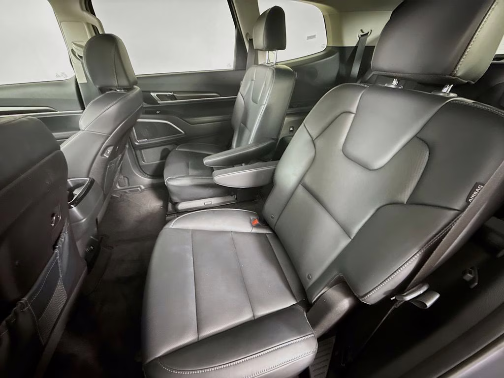 2025 Everlasting Silver Kia Telluride S FWD SUV