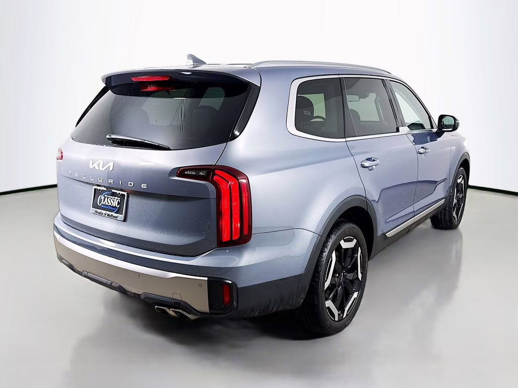 2025 Everlasting Silver Kia Telluride S FWD SUV