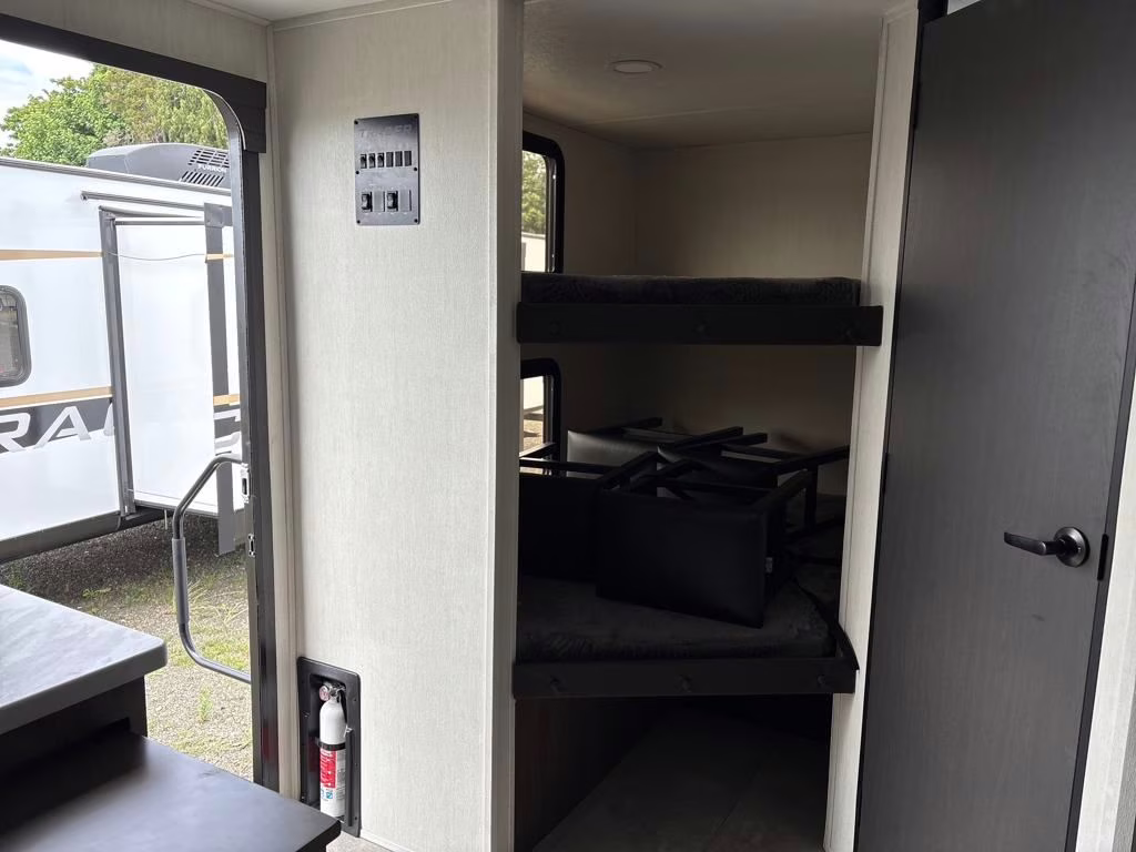 2025 White Prime Time Tracer 250BH Trailer