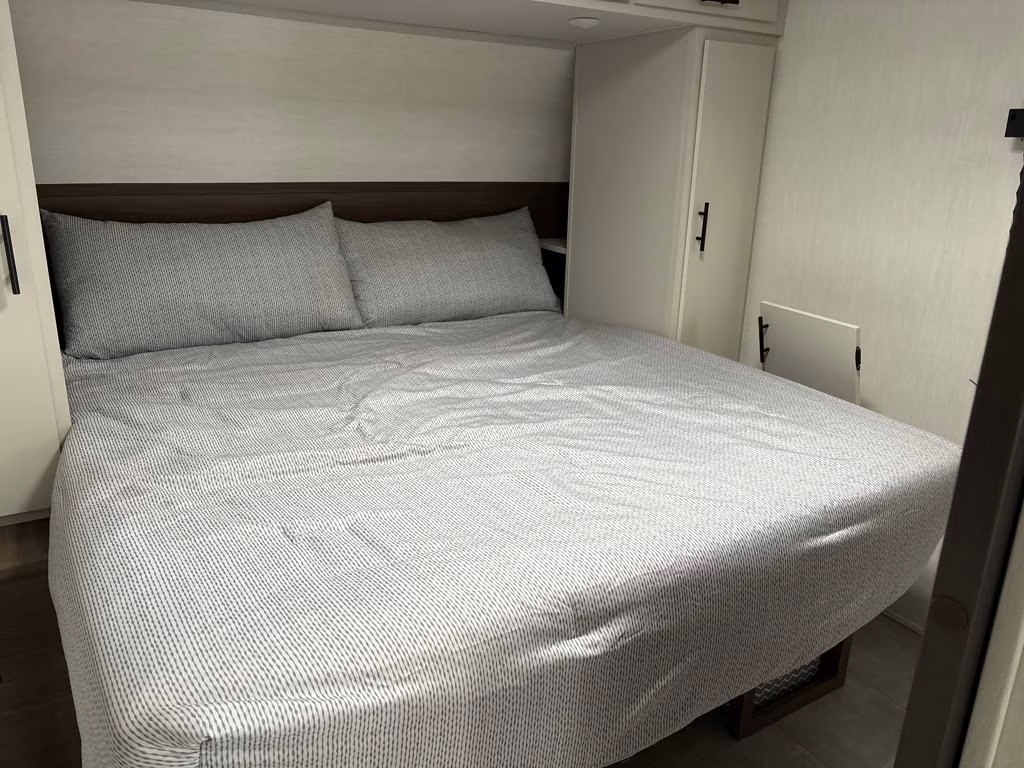 2025 White Prime Time Tracer 250BH Trailer