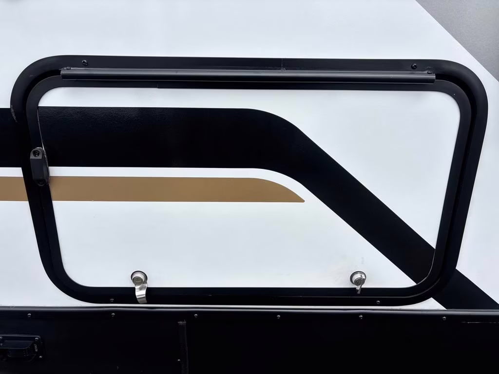 2025 White Prime Time Tracer 250BH Trailer