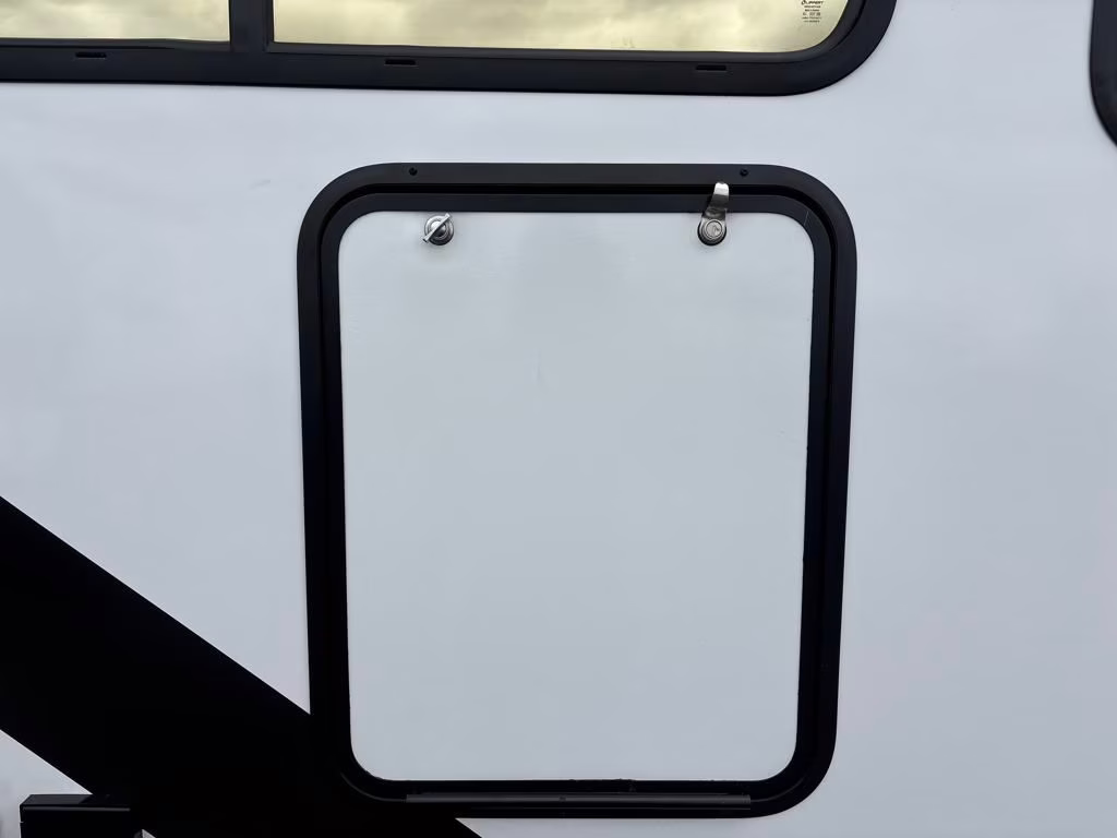 2025 White Prime Time Tracer 250BH Trailer