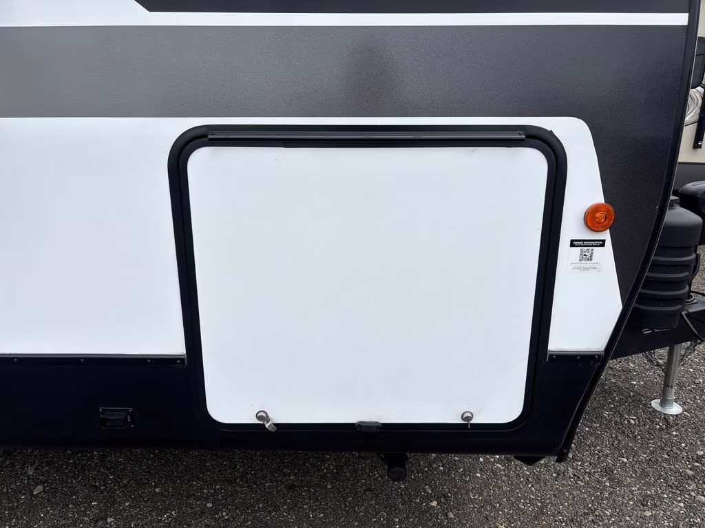 2025 White Prime Time Tracer 250BH Trailer