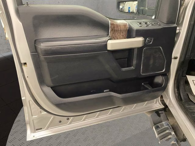 2017 Ingot Silver Metallic Ford Super Duty F-250 SRW Lariat 4X4 Truck