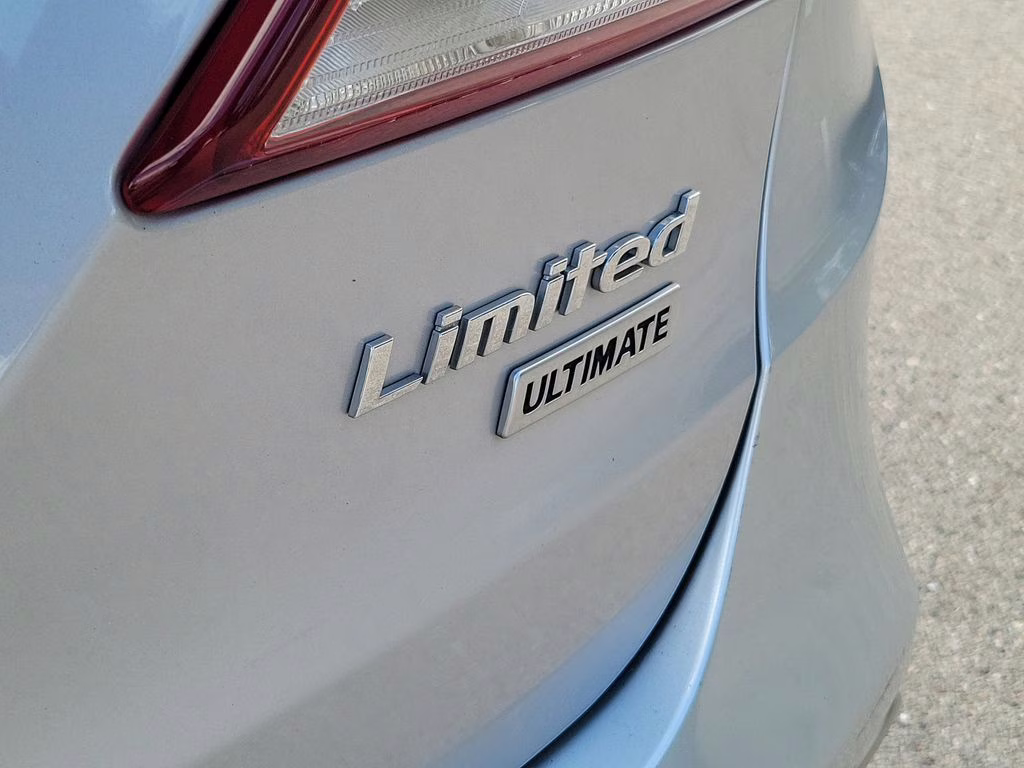 2018 Circuit Silver Hyundai Santa Fe XL Limited Ultimate FWD SUV