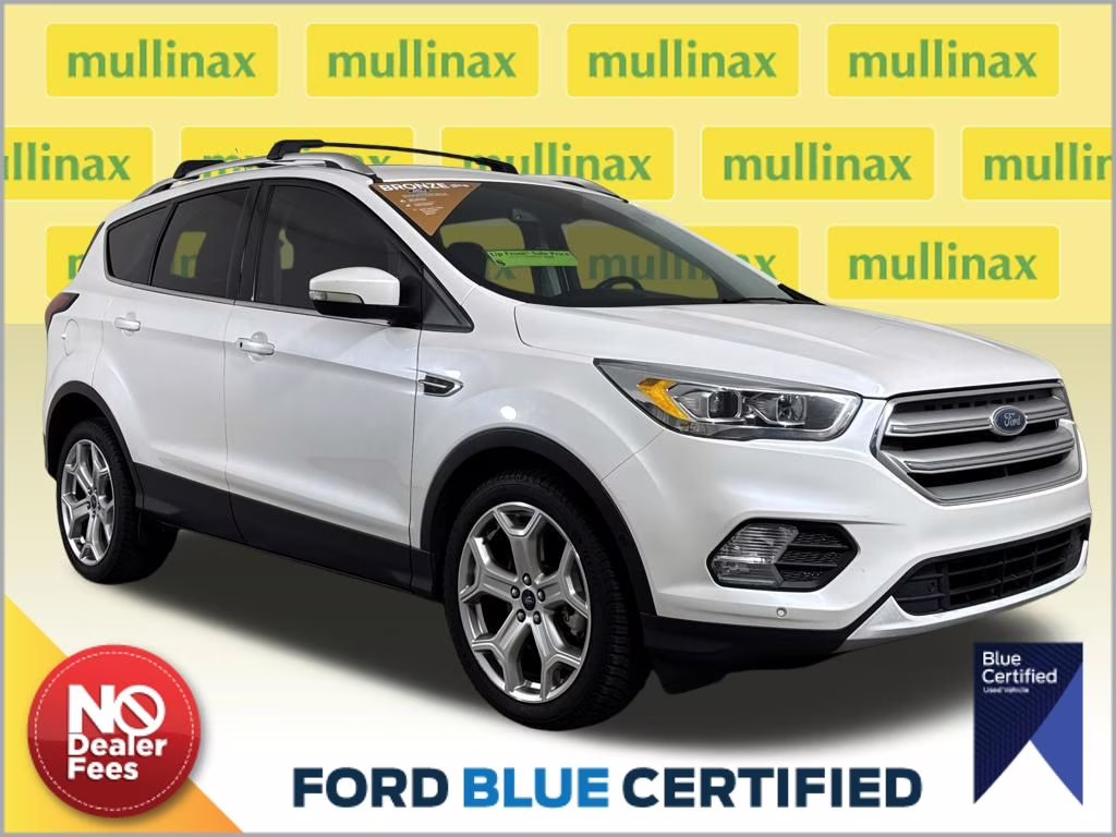 2019 White Platinum Metallic Tri-Coat Ford Escape Titanium FWD SUV