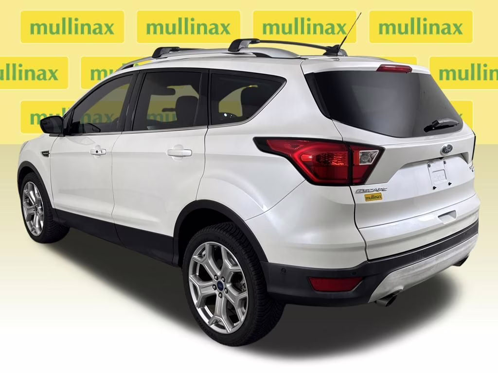 2019 White Platinum Metallic Tri-Coat Ford Escape Titanium FWD SUV