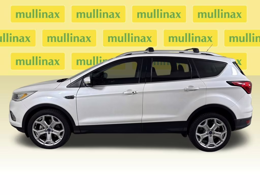 2019 White Platinum Metallic Tri-Coat Ford Escape Titanium FWD SUV