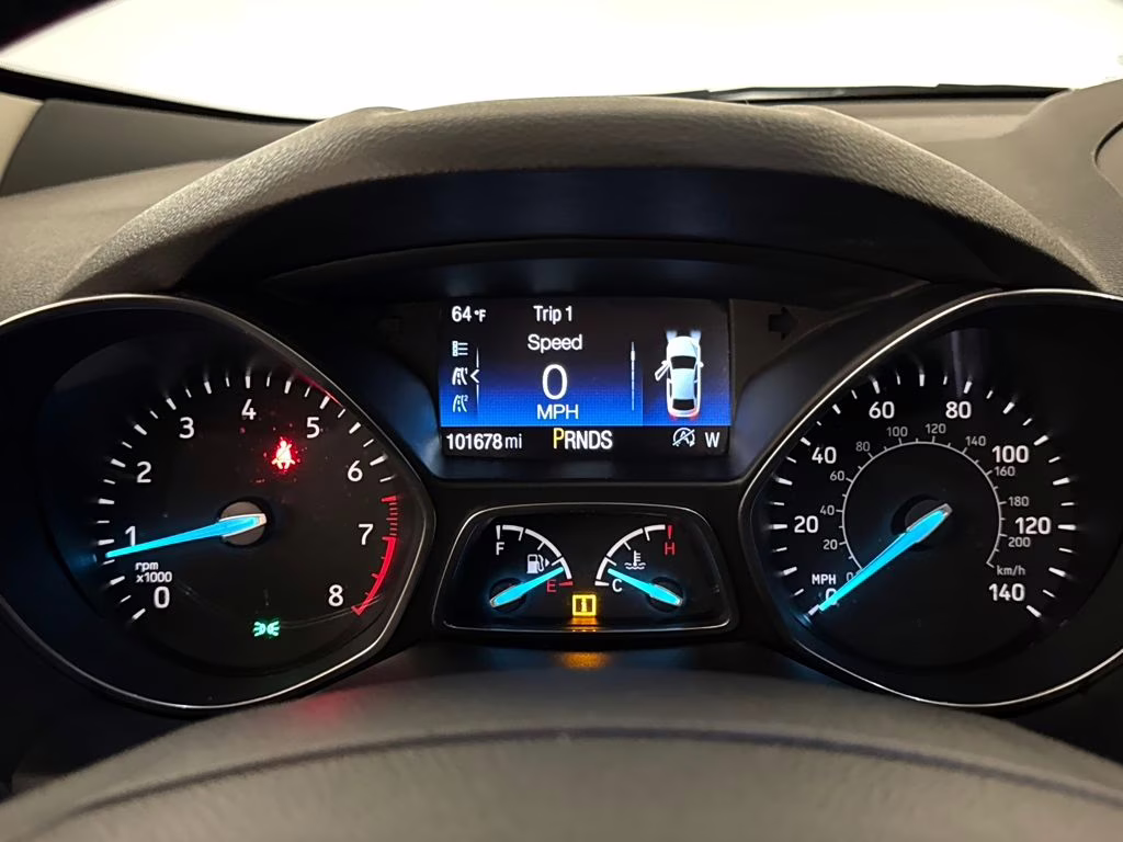 2019 White Platinum Metallic Tri-Coat Ford Escape Titanium FWD SUV