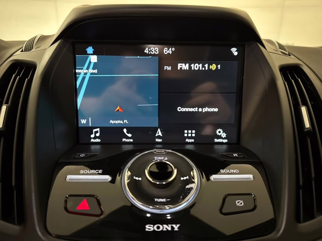 2019 White Platinum Metallic Tri-Coat Ford Escape Titanium FWD SUV