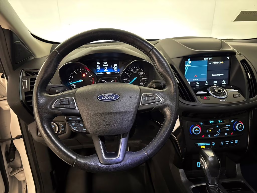 2019 White Platinum Metallic Tri-Coat Ford Escape Titanium FWD SUV