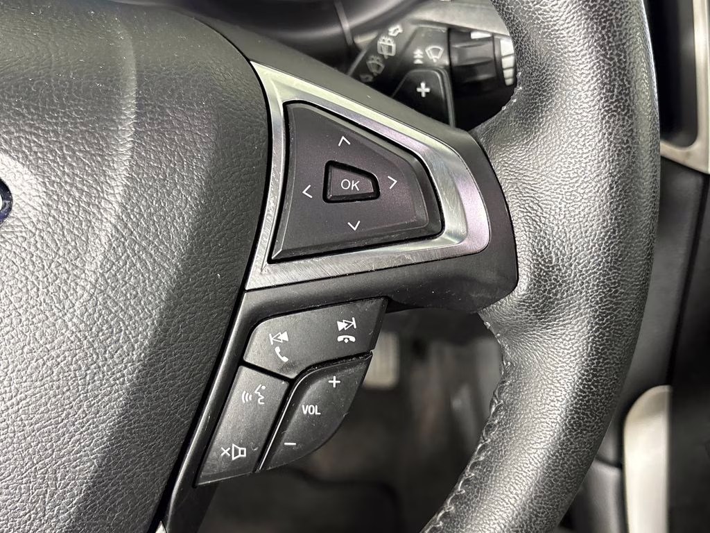 2017 Burgundy Ford Edge SEL FWD SUV