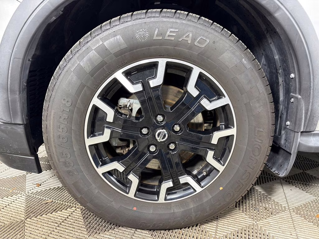 2020 Brilliant Silver Metallic Nissan Pathfinder SL FWD SUV