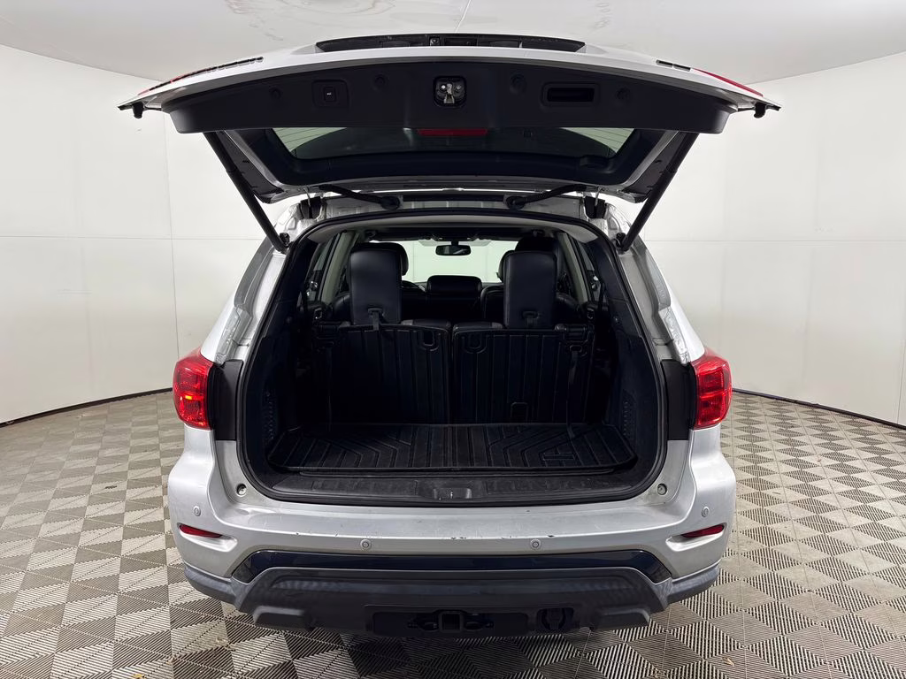 2020 Brilliant Silver Metallic Nissan Pathfinder SL FWD SUV