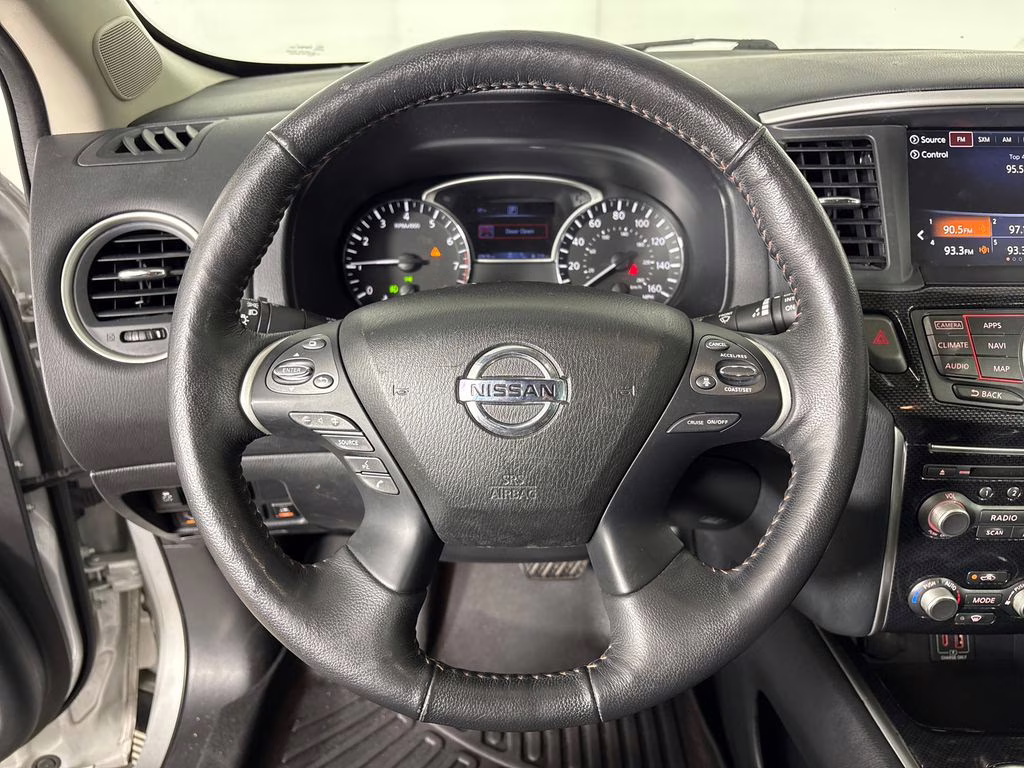 2020 Brilliant Silver Metallic Nissan Pathfinder SL FWD SUV