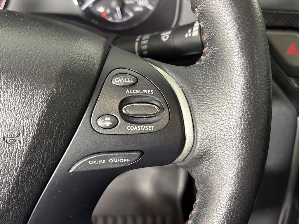 2020 Brilliant Silver Metallic Nissan Pathfinder SL FWD SUV