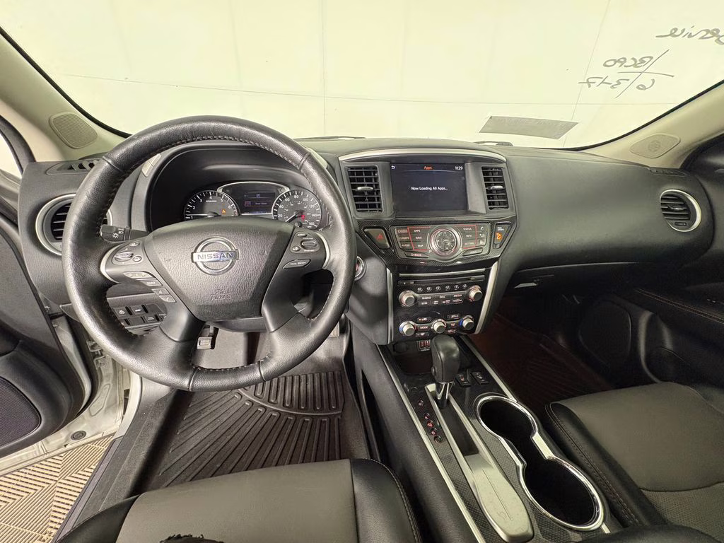 2020 Brilliant Silver Metallic Nissan Pathfinder SL FWD SUV