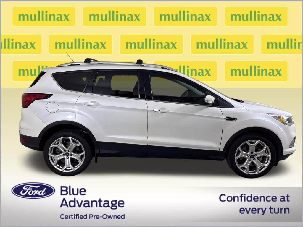 2019 White Platinum Metallic Tri-Coat Ford Escape Titanium FWD SUV