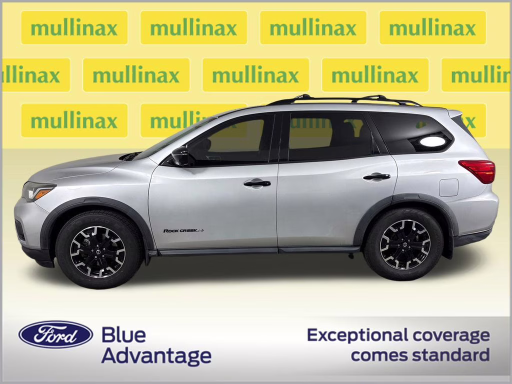 2020 Brilliant Silver Metallic Nissan Pathfinder SL FWD SUV