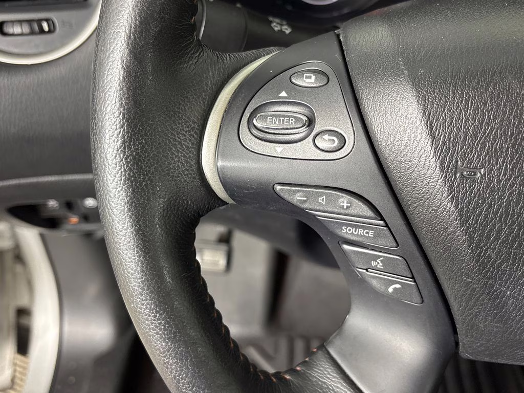 2020 Brilliant Silver Metallic Nissan Pathfinder SL FWD SUV