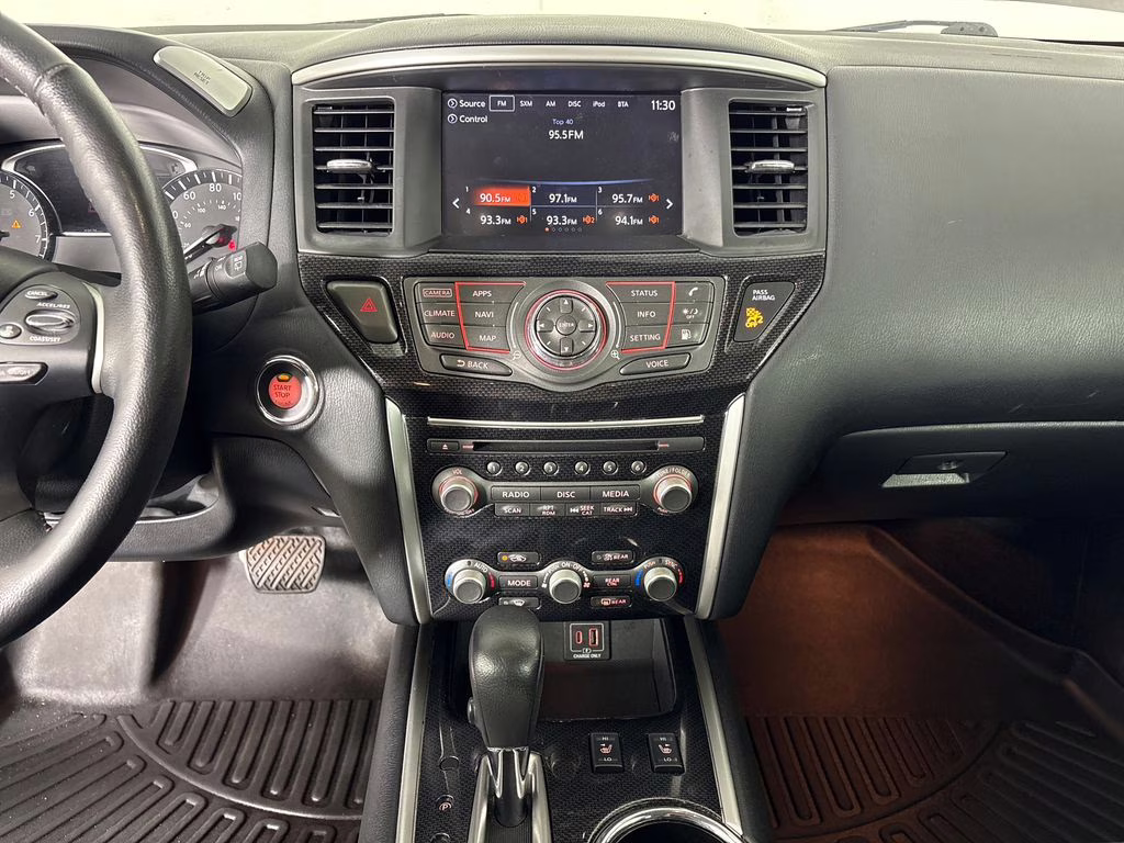 2020 Brilliant Silver Metallic Nissan Pathfinder SL FWD SUV