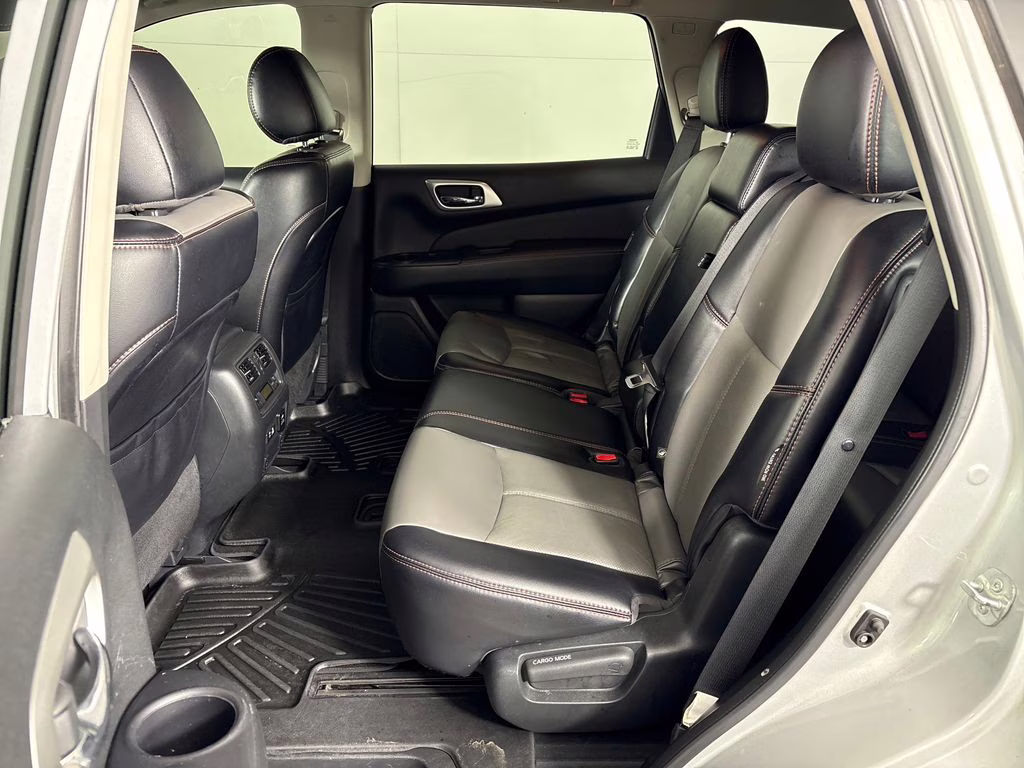 2020 Brilliant Silver Metallic Nissan Pathfinder SL FWD SUV