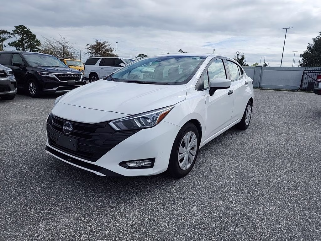2024 Nissan Versa 1.6 S CVT's photo