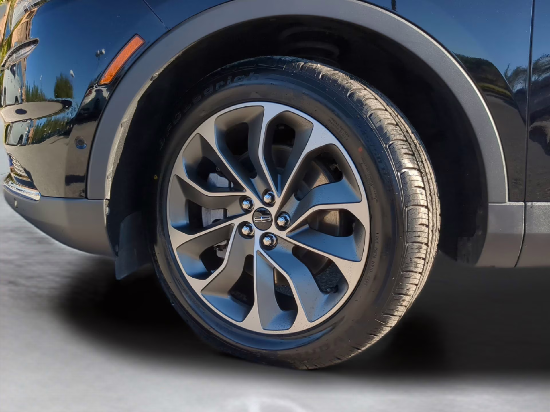 2023 Infinite Black Metallic Clearcoat Lincoln Nautilus Reserve AWD SUV