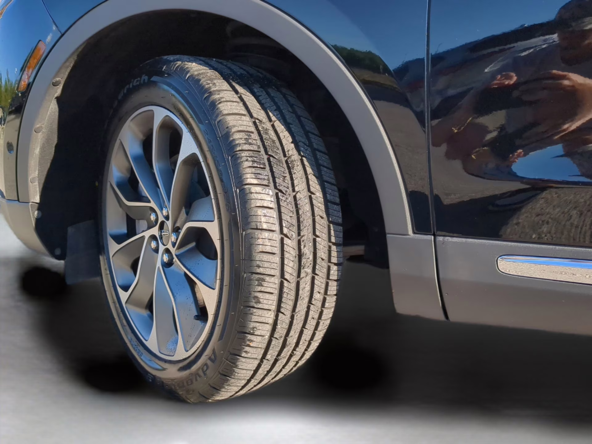 2023 Infinite Black Metallic Clearcoat Lincoln Nautilus Reserve AWD SUV