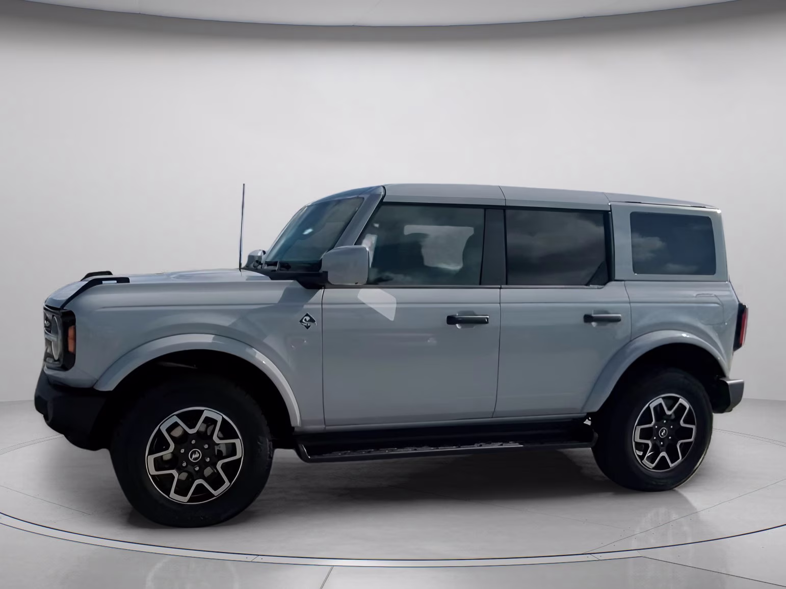 2026 Avalanche Gray Ford Bronco Outer Banks 4X4 Convertible