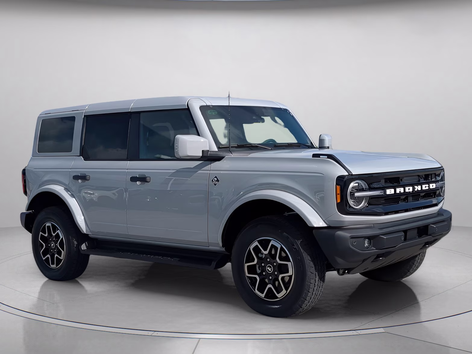 2026 Avalanche Gray Ford Bronco Outer Banks 4X4 Convertible