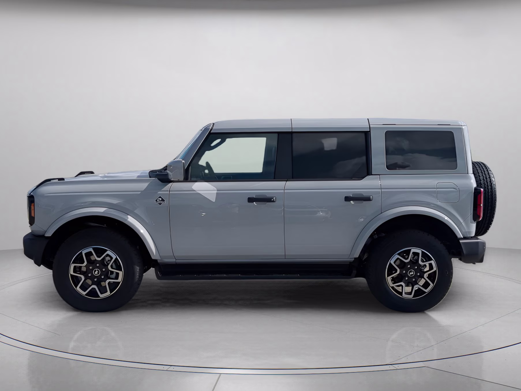 2026 Avalanche Gray Ford Bronco Outer Banks 4X4 Convertible
