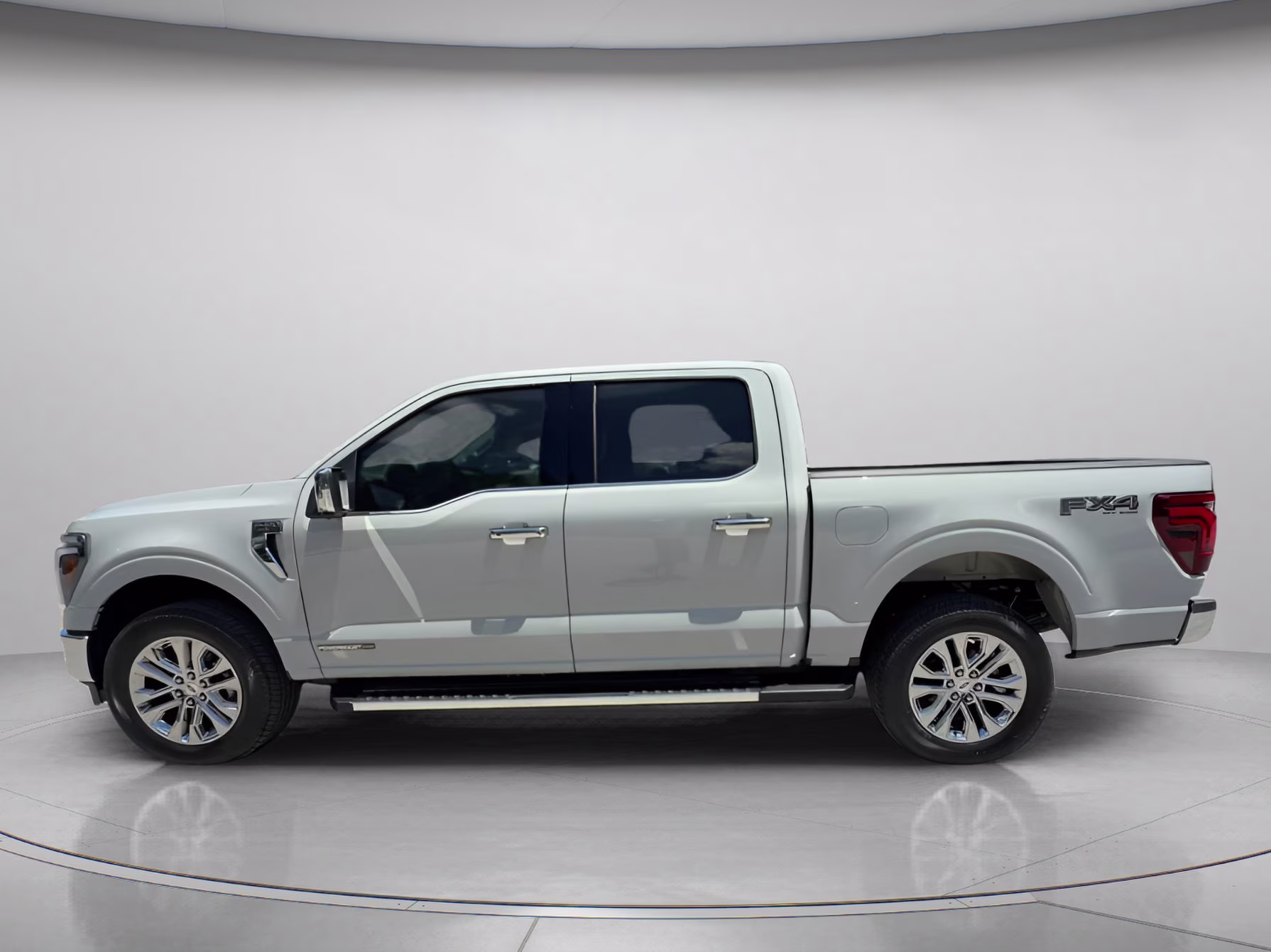 2026 Avalanche Ford F-150 LARIAT Crew Cab Pickup 4X4 Truck