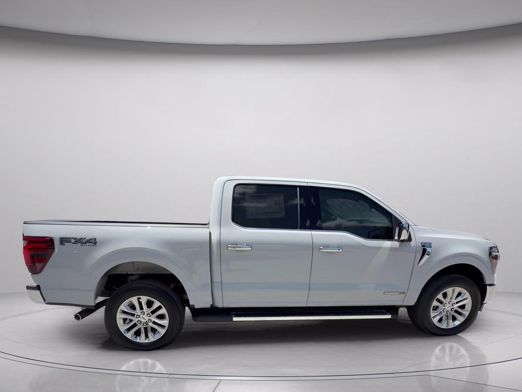 2026 Avalanche Ford F-150 LARIAT Crew Cab Pickup 4X4 Truck