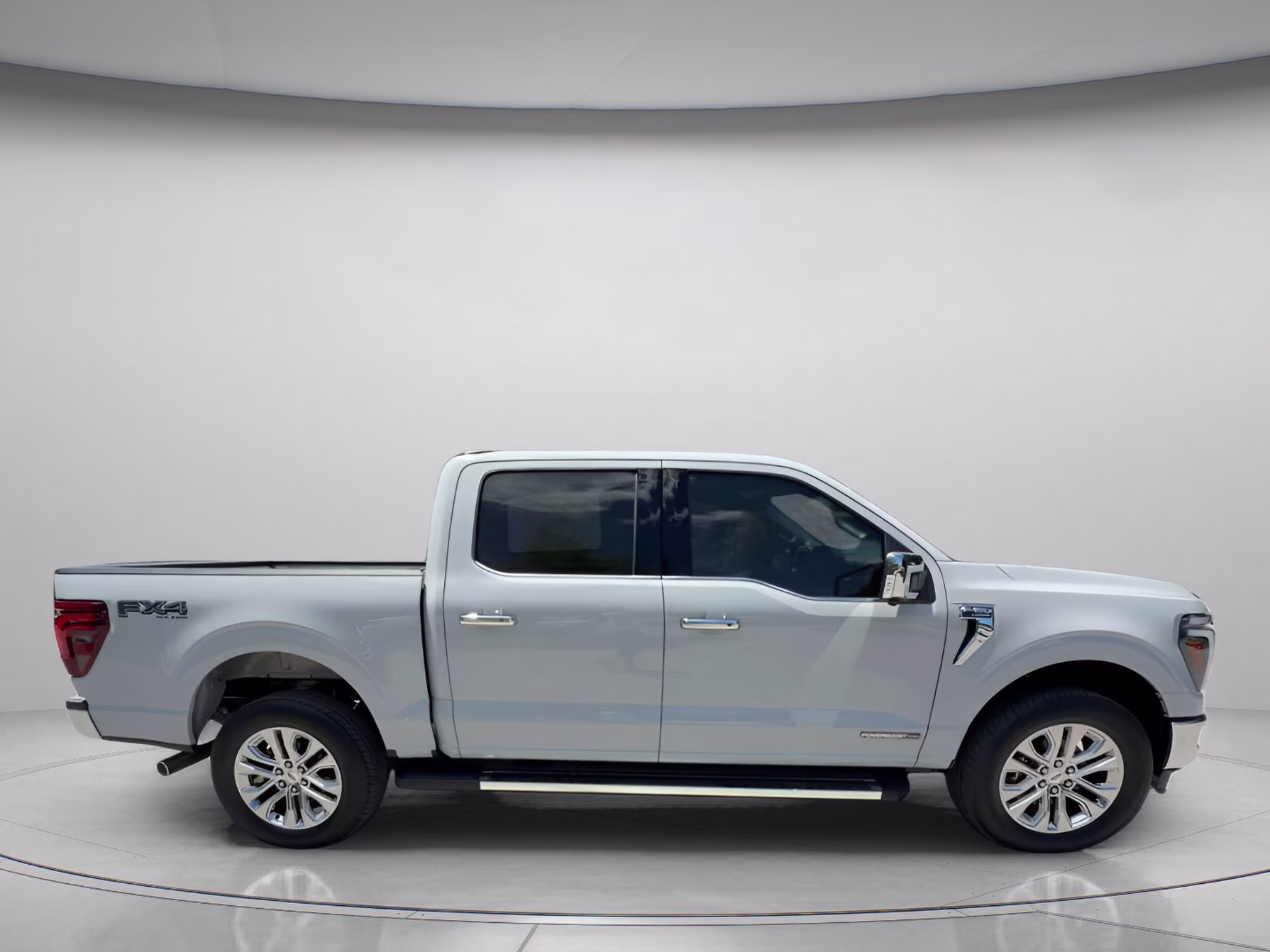 2026 Avalanche Ford F-150 LARIAT Crew Cab Pickup 4X4 Truck
