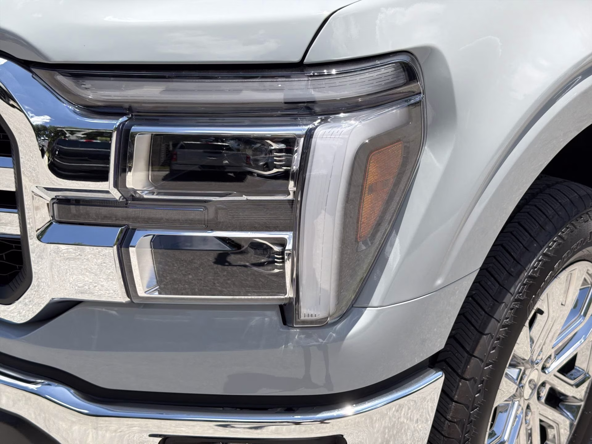 2026 Avalanche Ford F-150 LARIAT Crew Cab Pickup 4X4 Truck