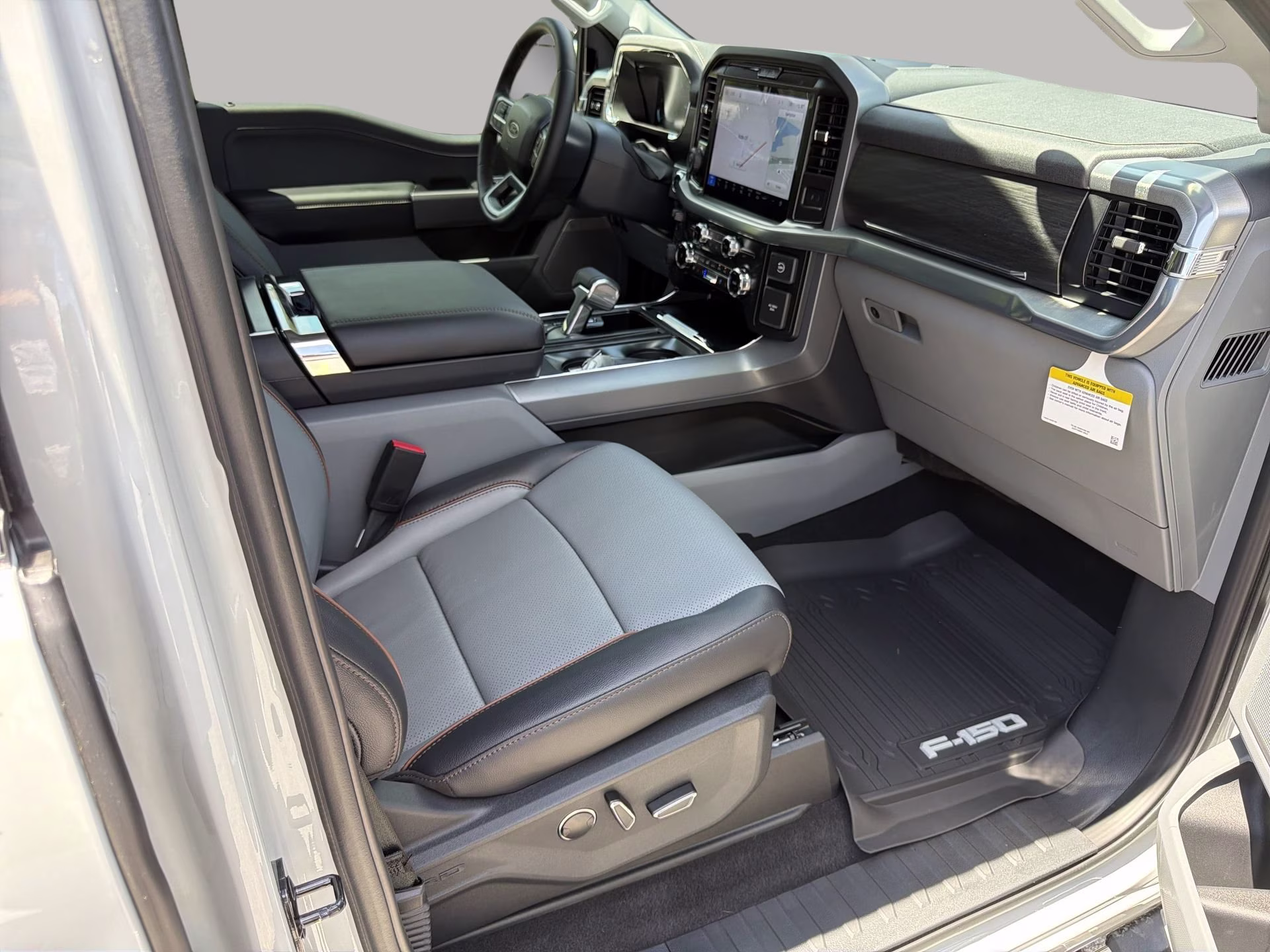 2026 Avalanche Ford F-150 LARIAT Crew Cab Pickup 4X4 Truck