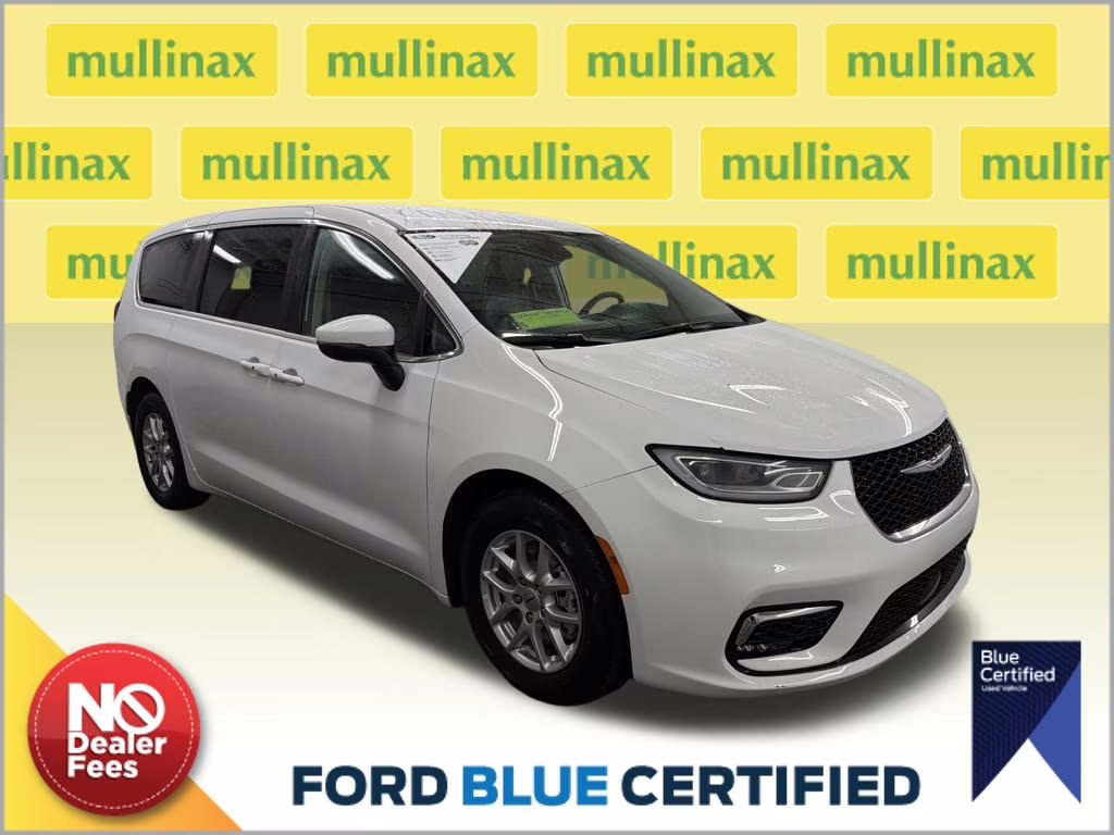 2023 Bright White Clearcoat Chrysler Pacifica Touring L FWD Van