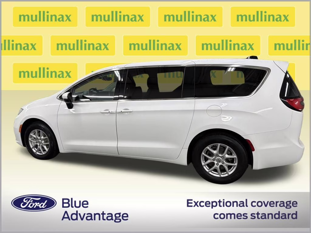 2023 Bright White Clearcoat Chrysler Pacifica Touring L FWD Van