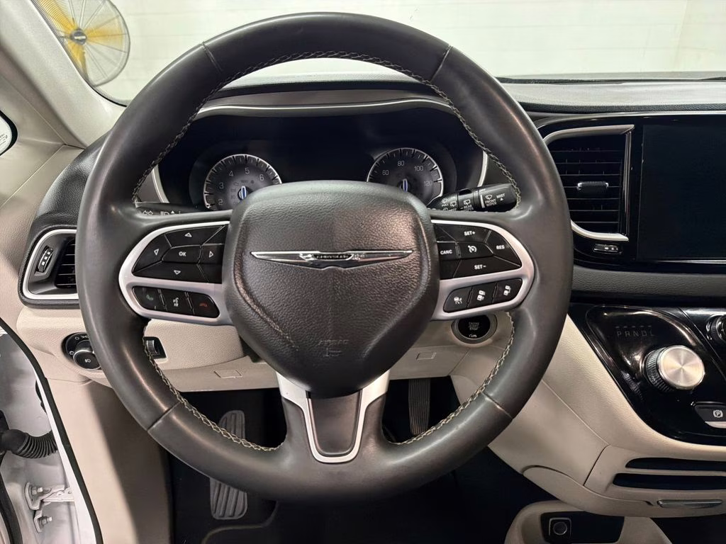 2023 Bright White Clearcoat Chrysler Pacifica Touring L FWD Van