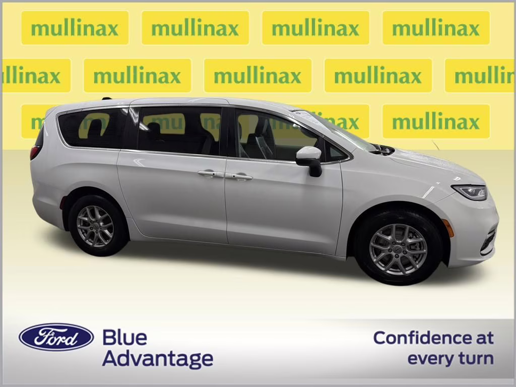 2023 Bright White Clearcoat Chrysler Pacifica Touring L FWD Van