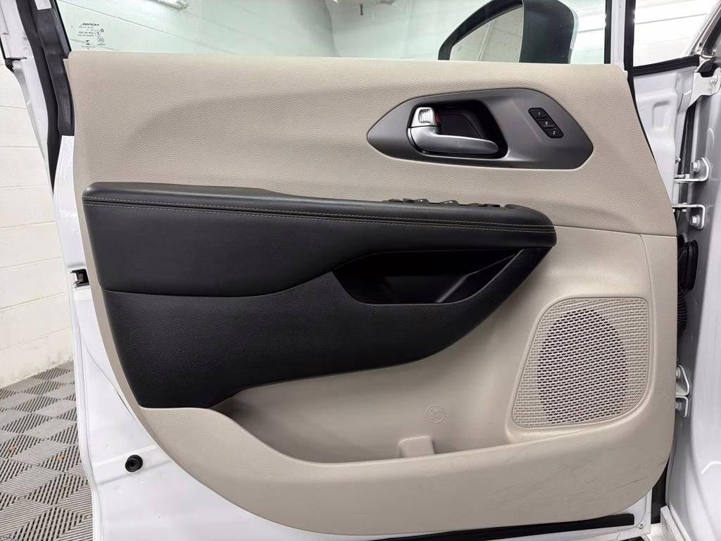 2023 Bright White Clearcoat Chrysler Pacifica Touring L FWD Van