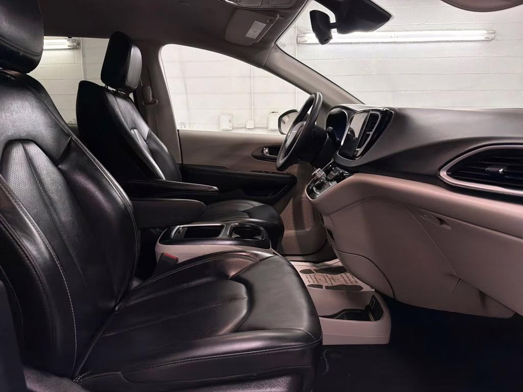 2023 Bright White Clearcoat Chrysler Pacifica Touring L FWD Van