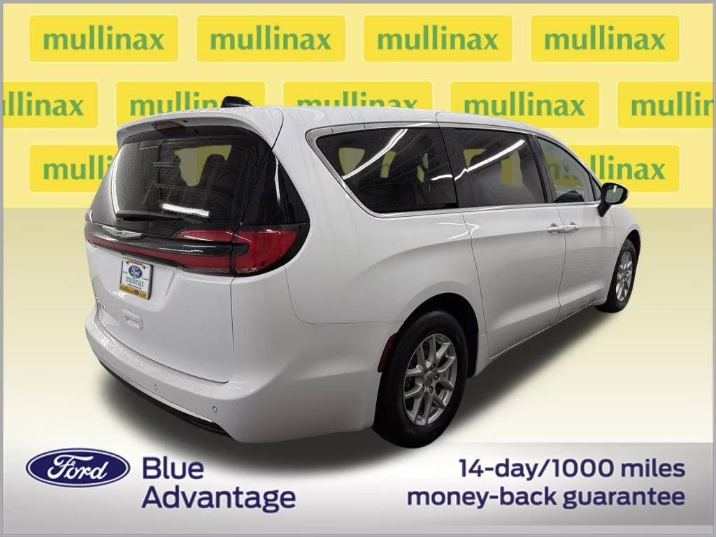 2023 Bright White Clearcoat Chrysler Pacifica Touring L FWD Van