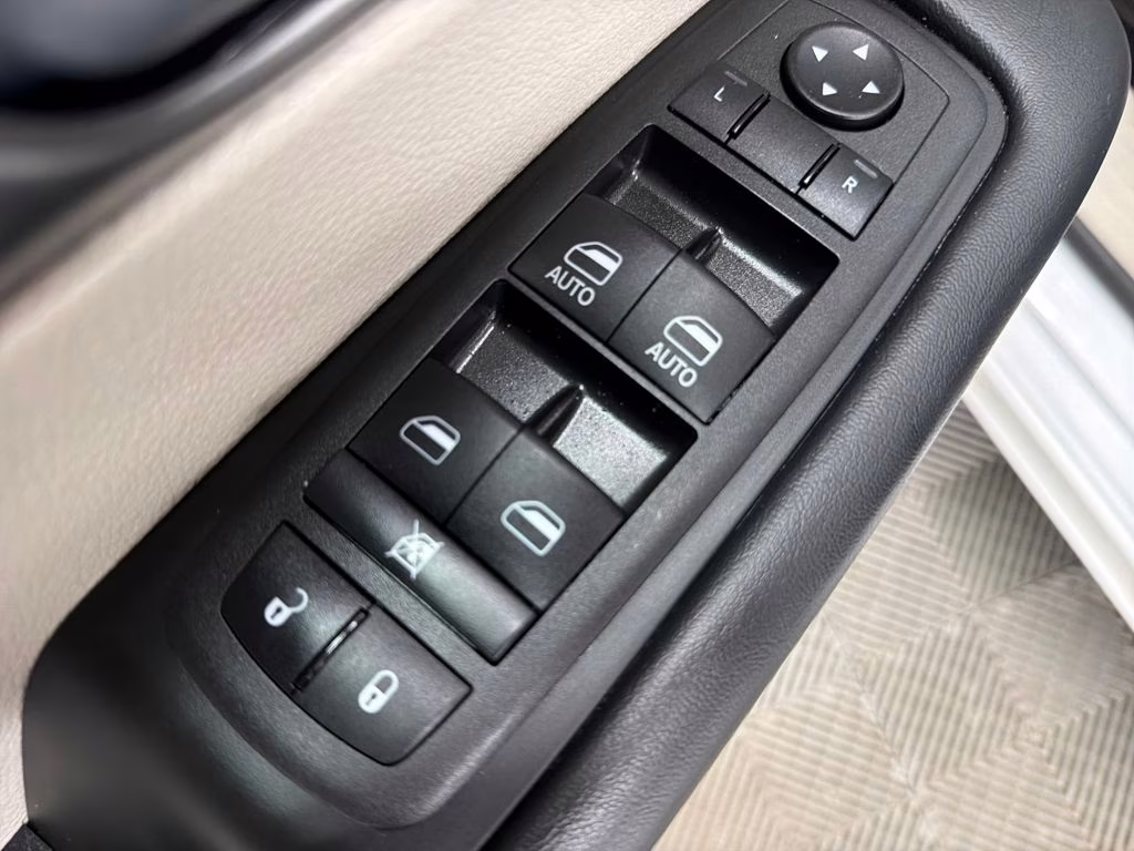 2023 Bright White Clearcoat Chrysler Pacifica Touring L FWD Van