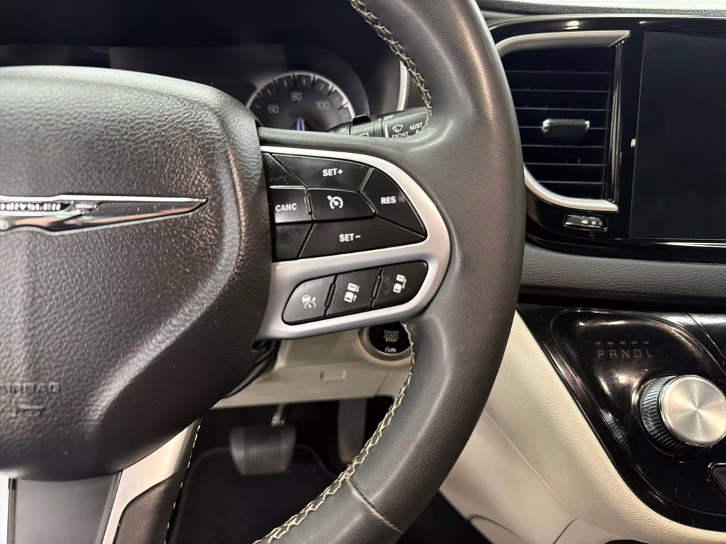 2023 Bright White Clearcoat Chrysler Pacifica Touring L FWD Van