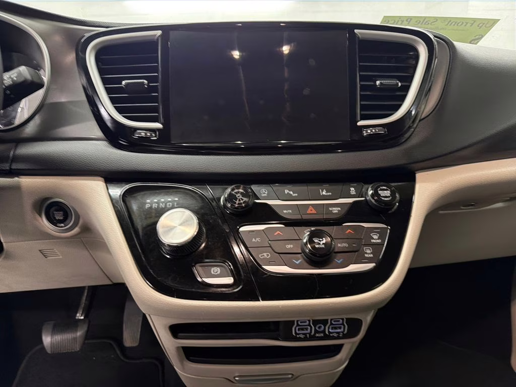 2023 Bright White Clearcoat Chrysler Pacifica Touring L FWD Van