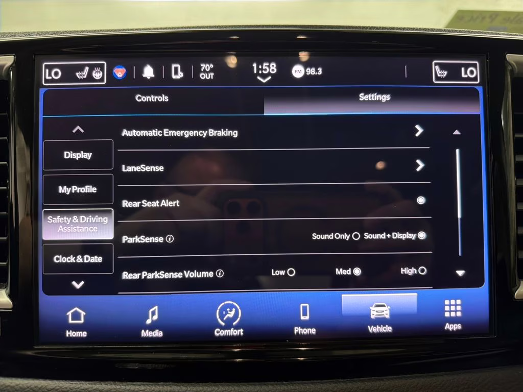 2023 Bright White Clearcoat Chrysler Pacifica Touring L FWD Van