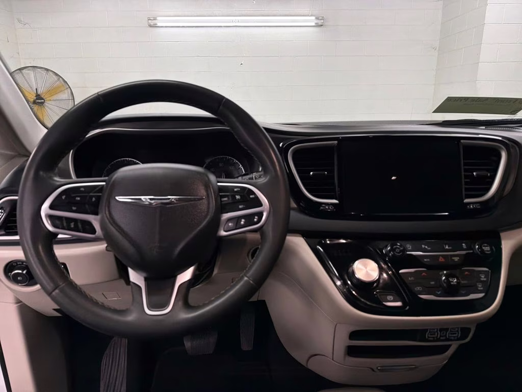 2023 Bright White Clearcoat Chrysler Pacifica Touring L FWD Van