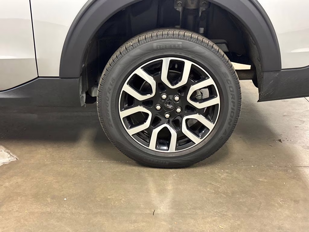 2022 Silver Metallic Ford Maverick Lariat FWD Truck